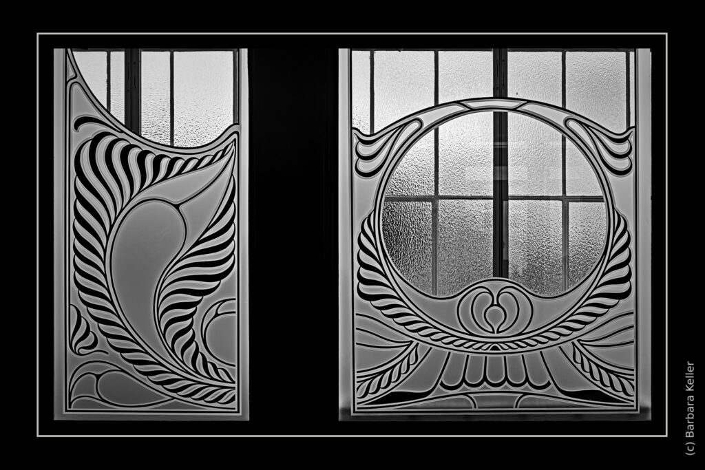 Detail eines Jugendstil Fensters im Hofpavillon von Otto Wagner in Wien