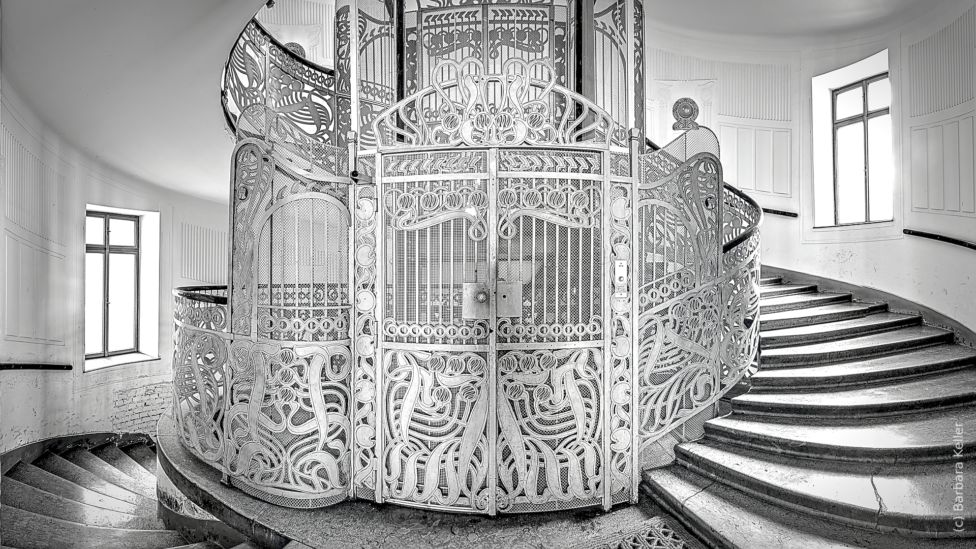 Jugendstil Lift im Majolikahaus von Otto Wagner in Wien