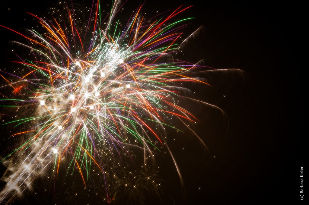 buntes Feuerwerk zu Silvester