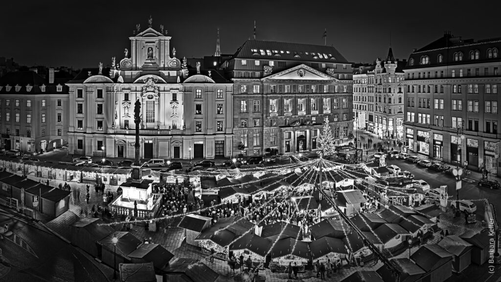 Nachtaufnahme des Weihnachtsmarktes "Am Hof" in Wien