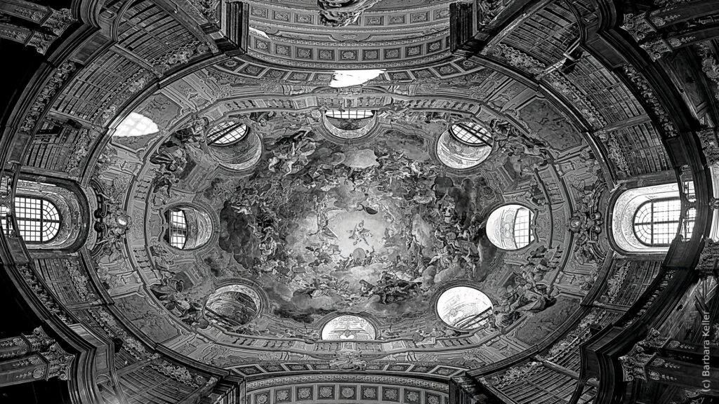 Österreichische Nationalbibliothek: Panorama der Decke im Prunksaal der historischen Bibliothek in Wien