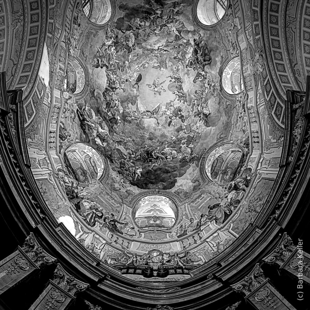 Österreichische Nationalbibliothek: Panorama der Decke der historischen Bibliothek in Wien