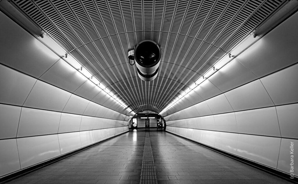 Symmetrisch: Tunnel in der Wiener U-Bahn